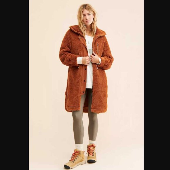 L (w flaw) Varley from Anthropologie sherpa Jones coat Caramel Cafe - Picture 2 of 10